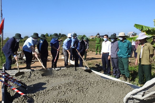 Kon Tum: Đồng loạt ra quân đầu năm xây dựng nông thôn mới và đô thị văn minh (08/02/2022)